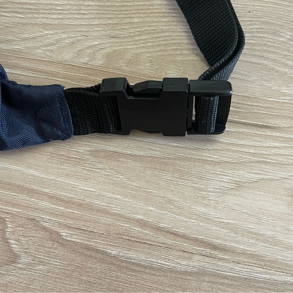 EastSport Navy Belt Bag - Picture 3 of 5